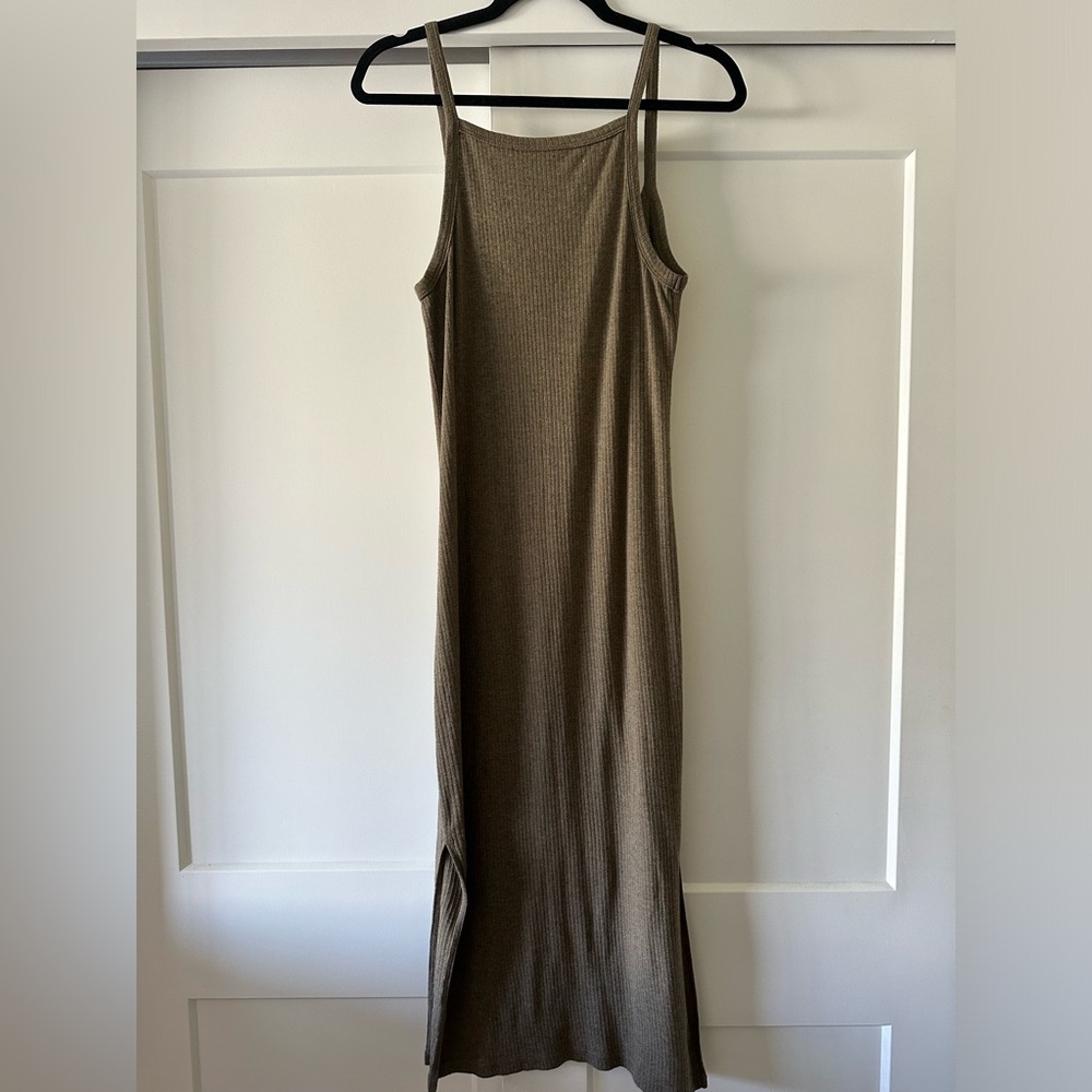 Sleeveless Ribbed Maxi Dress in Brown